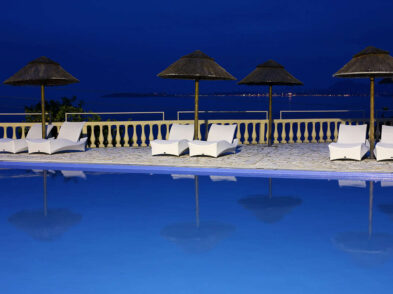 Pool Bar